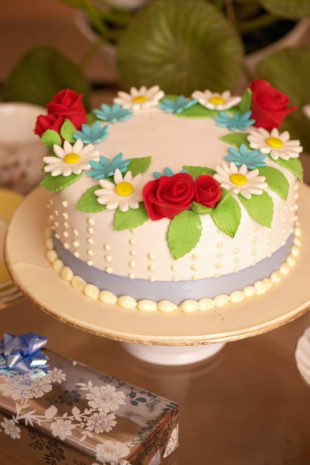 Ring of Flowers Cake (4 lbs)